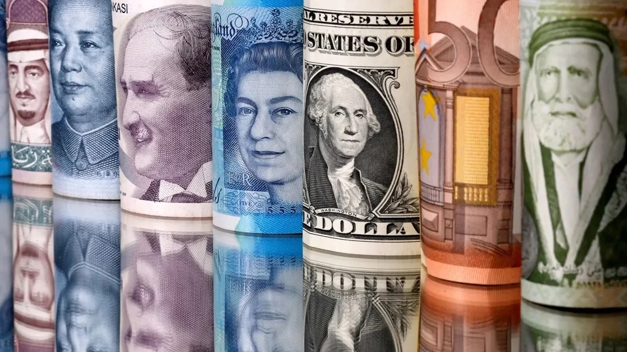 هبوط سعر الدولار وتراجع العملات الأجنبية والعربية في تعاملات الجمعة 6 مارس